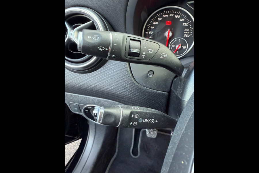 Mercedes-Benz A-Klasse 180 Business Solution - Camera - Airco - Cruise Mercedes-Benz A-Klasse 180 Business Solution - Camera - Airco - Cruise