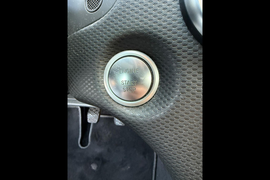 Mercedes-Benz A-Klasse 180 Business Solution - Camera - Airco - Cruise Mercedes-Benz A-Klasse 180 Business Solution - Camera - Airco - Cruise