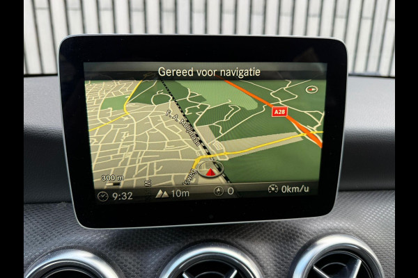 Mercedes-Benz A-Klasse 180 Business Solution - Camera - Airco - Cruise Mercedes-Benz A-Klasse 180 Business Solution - Camera - Airco - Cruise