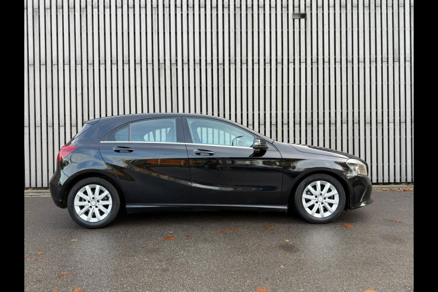 Mercedes-Benz A-Klasse 180 Business Solution - Camera - Airco - Cruise Mercedes-Benz A-Klasse 180 Business Solution - Camera - Airco - Cruise