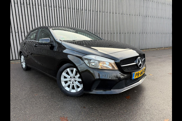 Mercedes-Benz A-Klasse 180 Business Solution - Camera - Airco - Cruise Mercedes-Benz A-Klasse 180 Business Solution - Camera - Airco - Cruise