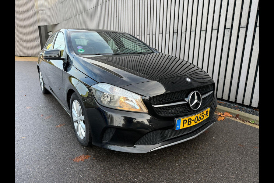 Mercedes-Benz A-Klasse 180 Business Solution - Camera - Airco - Cruise Mercedes-Benz A-Klasse 180 Business Solution - Camera - Airco - Cruise