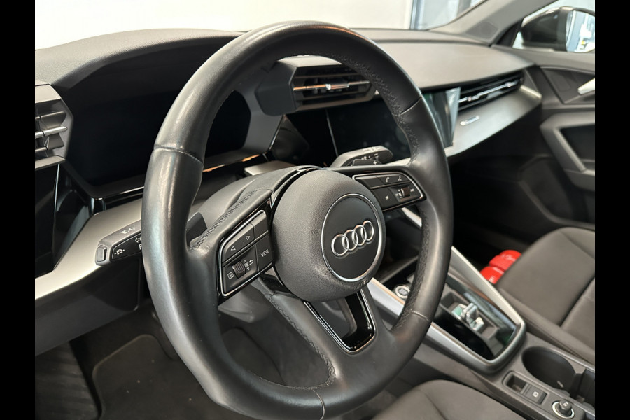 Audi A3 Sportback 35 TFSI S edition S-line Full-led Navigatie CruiseControl 18LMV Audi A3 Sportback 35 TFSI S edition S-line Full-led Navigatie CruiseControl 18LMV