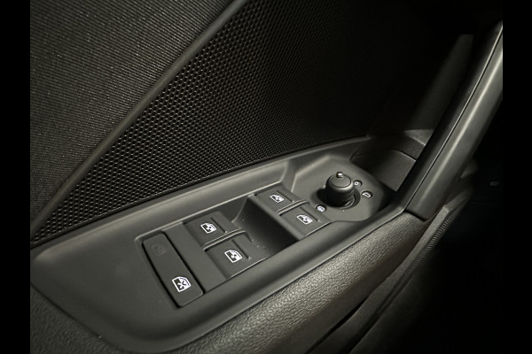 Audi A3 Sportback 35 TFSI S edition S-line Full-led Navigatie CruiseControl 18LMV Audi A3 Sportback 35 TFSI S edition S-line Full-led Navigatie CruiseControl 18LMV