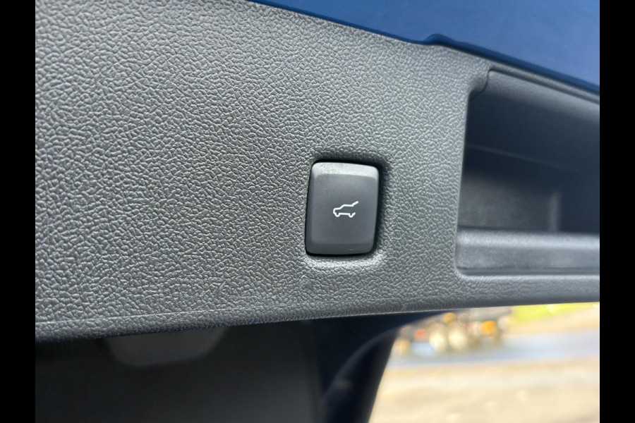 Ford Kuga 2.5 FHEV Active X 190pk | 4WD | 2.100kg Trekgewicht | Driver Assistance Pack | Technology Pack | Winterpack | Panoramadak | All Weather Banden | Geen stekker nodig