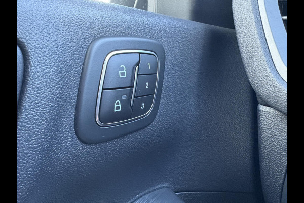 Ford Kuga 2.5 FHEV Active X 190pk | 4WD | 2.100kg Trekgewicht | Driver Assistance Pack | Technology Pack | Winterpack | Panoramadak | All Weather Banden | Geen stekker nodig