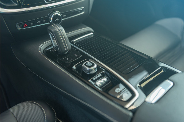 Volvo V60 T6 Aut. Plug-In Hybrid R-Design Leder Panoramadak 340pk