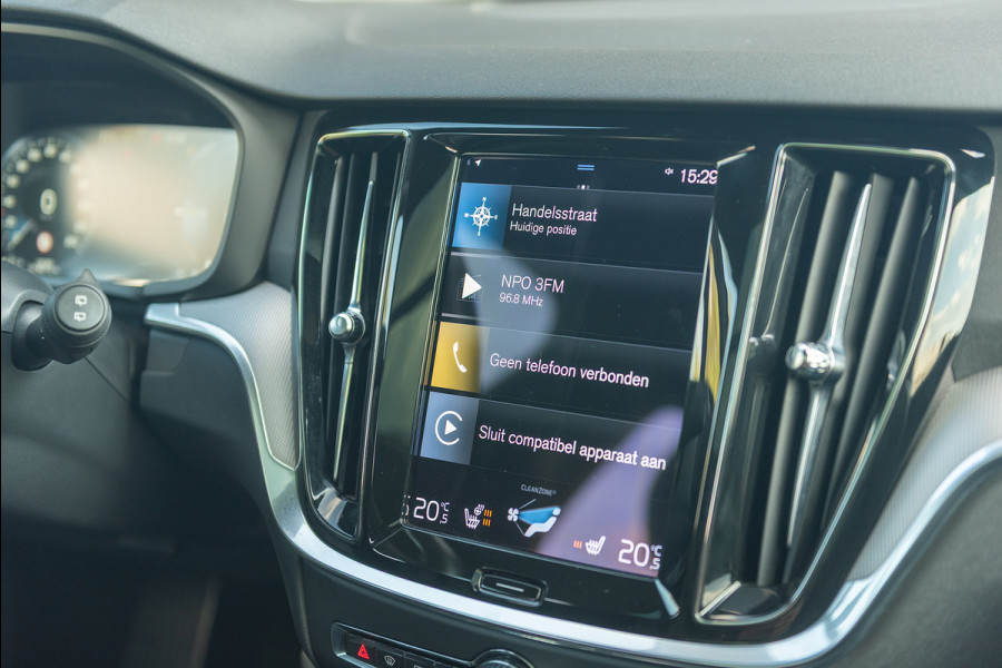 Volvo V60 T6 Aut. Plug-In Hybrid R-Design Leder Panoramadak 340pk