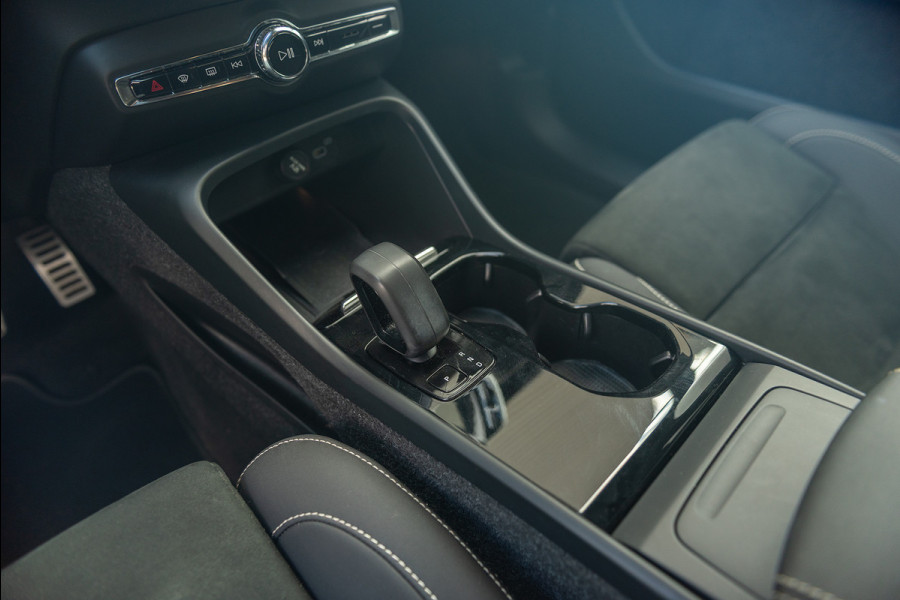 Volvo XC40 Recharge Aut. R-Design Stoelverwarming Standkachel 231pk Volvo XC40 Recharge Aut. R-Design Stoelverwarming Standkachel 231pk