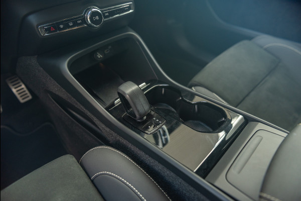 Volvo XC40 Recharge Aut. R-Design Stoelverwarming Standkachel 231pk Volvo XC40 Recharge Aut. R-Design Stoelverwarming Standkachel 231pk
