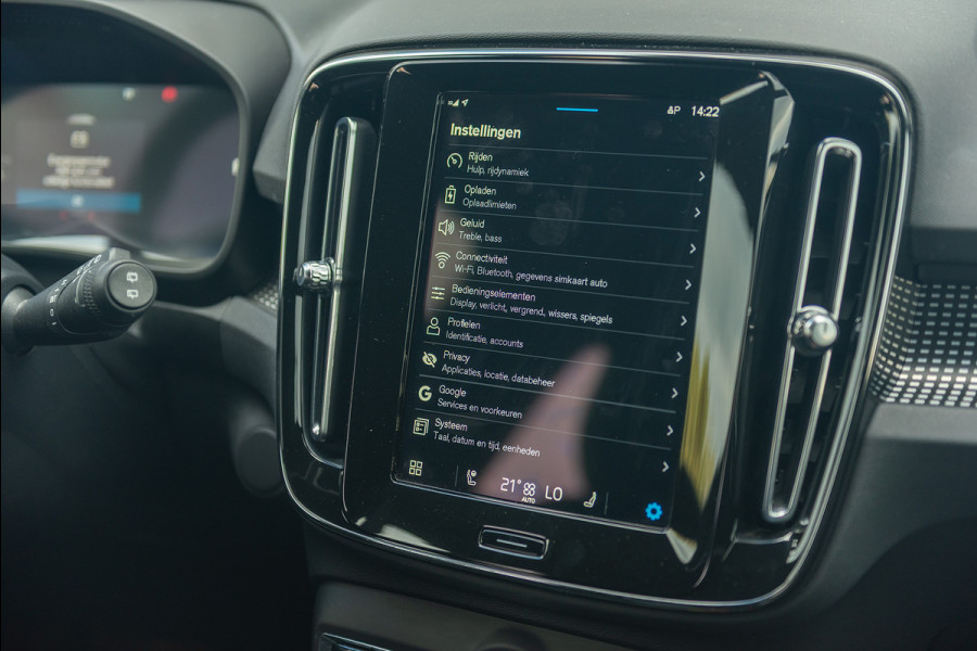 Volvo XC40 Recharge Aut. R-Design Stoelverwarming Standkachel 231pk Volvo XC40 Recharge Aut. R-Design Stoelverwarming Standkachel 231pk