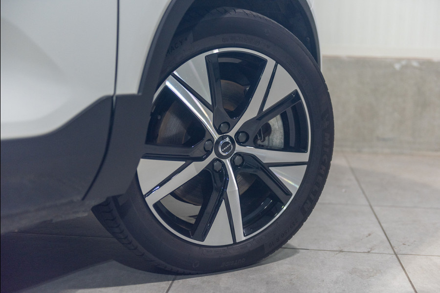 Volvo XC40 Recharge Aut. R-Design Stoelverwarming Standkachel 231pk Volvo XC40 Recharge Aut. R-Design Stoelverwarming Standkachel 231pk