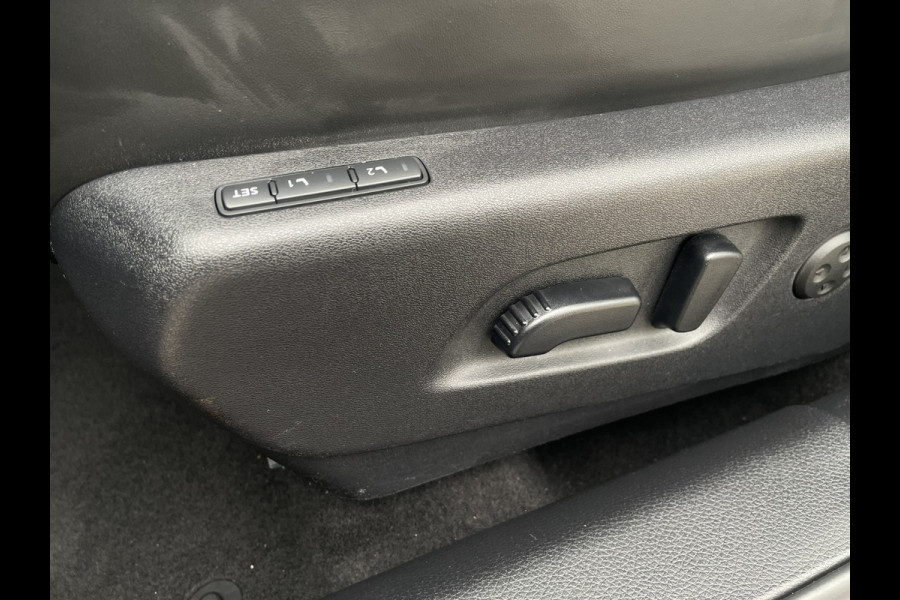 Nissan QASHQAI 1.2 Tekna + | Pano-Dak | Trekhaak | Leer | Bose | Navi | Camera | Climate