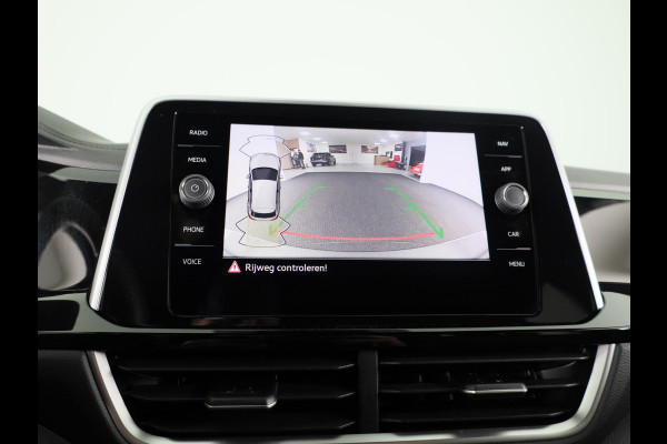 Volkswagen T-Roc 1.5 TSI R-Line 150 pk Automaat (DSG) | Verlengde garantie | Navigatie via App | Parkeersensoren (Park assist) | Achteruitrijcamera | Keyless | R-Line | Volkswagen T-Roc 1.5 TSI R-Line 150 pk Automaat (DSG) | Verlengde garantie | Navigatie via App | Parkeersensoren (Park assist) | Achteruitrijcamera | Keyless | R-Line |