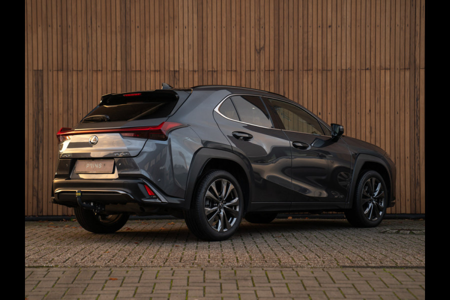 Lexus UX 250h F Sport Design | Leder | Camera | Trekhaak | Stoelverwarming | Adapt. cruise