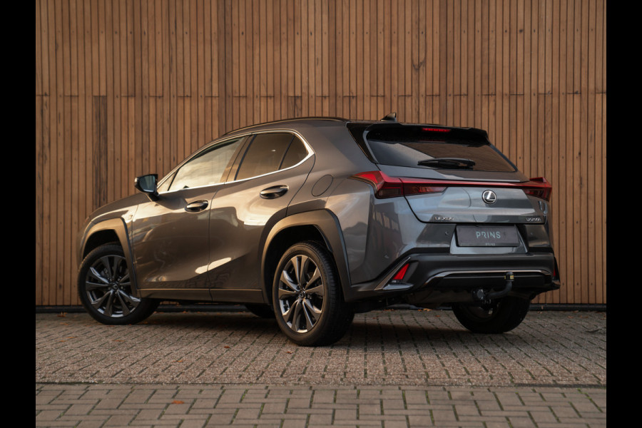 Lexus UX 250h F Sport Design | Leder | Camera | Trekhaak | Stoelverwarming | Adapt. cruise