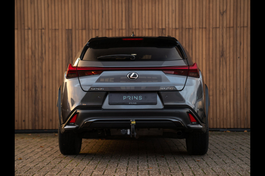 Lexus UX 250h F Sport Design | Leder | Camera | Trekhaak | Stoelverwarming | Adapt. cruise