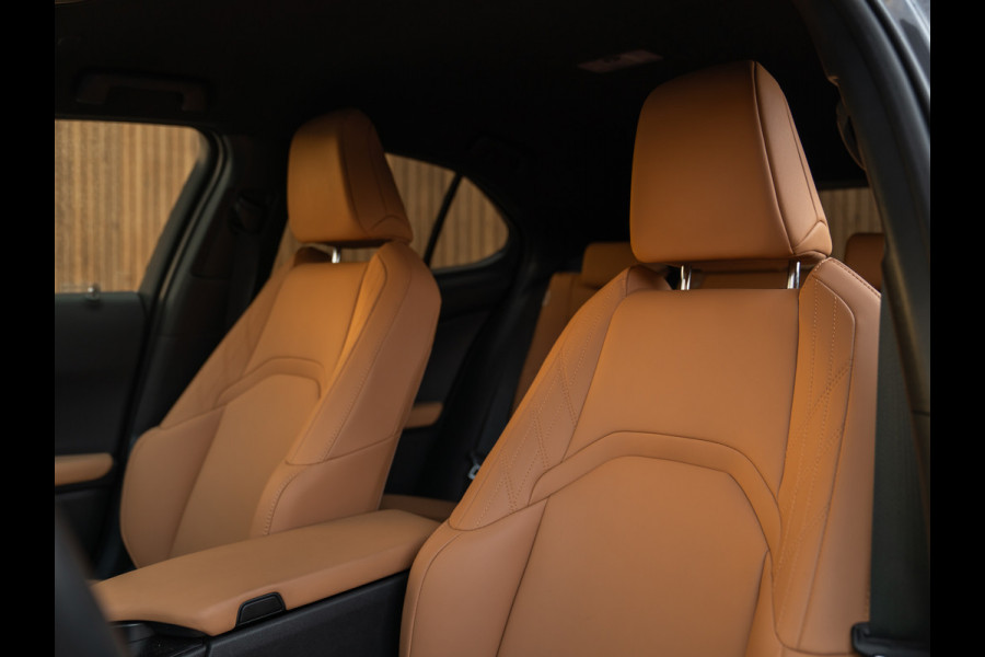 Lexus UX 250h F Sport Design | Leder | Camera | Trekhaak | Stoelverwarming | Adapt. cruise