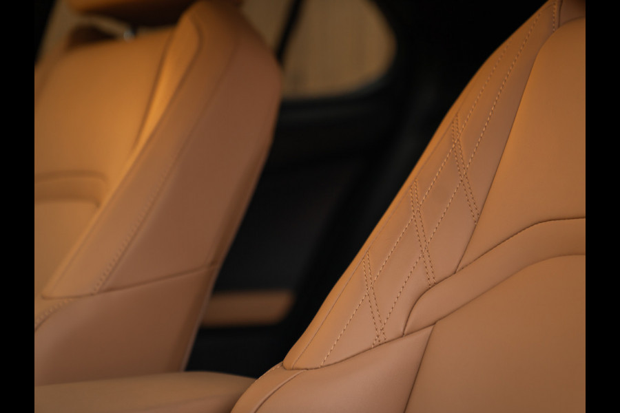 Lexus UX 250h F Sport Design | Leder | Camera | Trekhaak | Stoelverwarming | Adapt. cruise