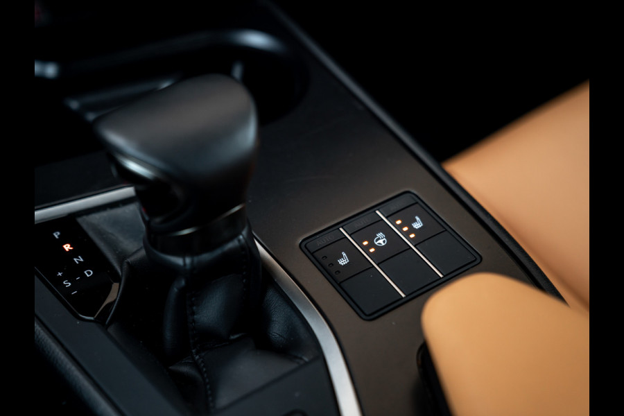 Lexus UX 250h F Sport Design | Leder | Camera | Trekhaak | Stoelverwarming | Adapt. cruise