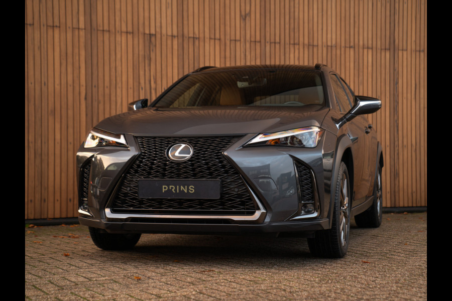 Lexus UX 250h F Sport Design | Leder | Camera | Trekhaak | Stoelverwarming | Adapt. cruise