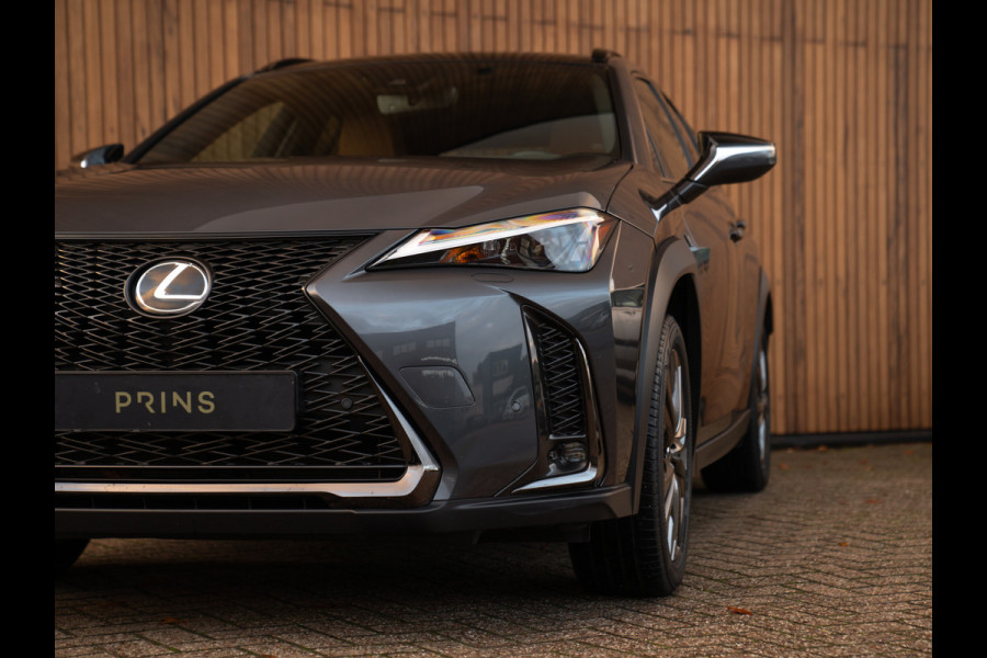Lexus UX 250h F Sport Design | Leder | Camera | Trekhaak | Stoelverwarming | Adapt. cruise