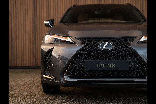 Lexus UX 250h F Sport Design | Leder | Camera | Trekhaak | Stoelverwarming | Adapt. cruise