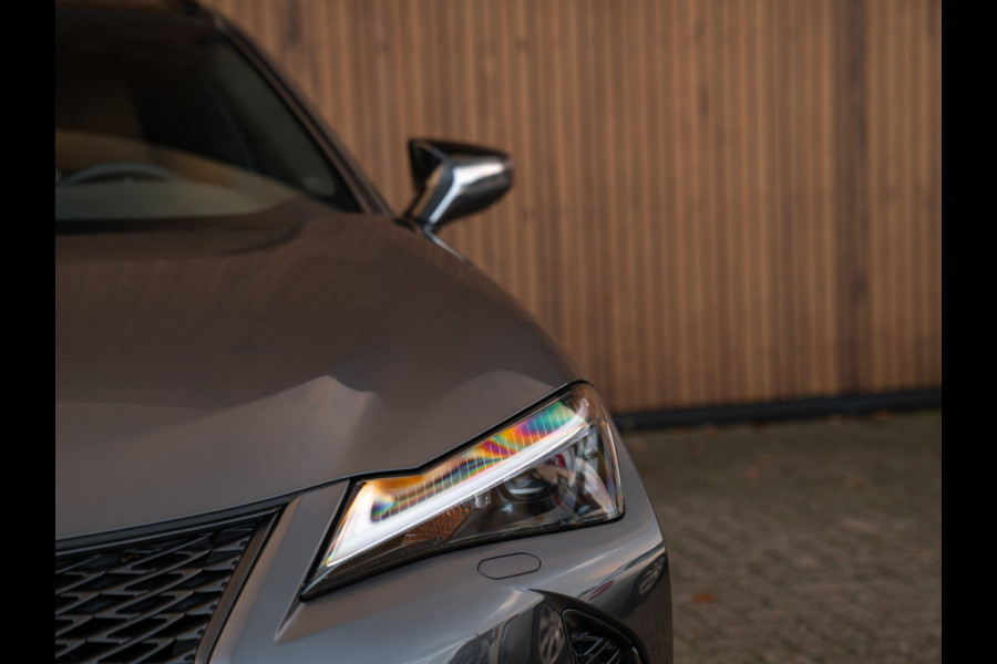 Lexus UX 250h F Sport Design | Leder | Camera | Trekhaak | Stoelverwarming | Adapt. cruise