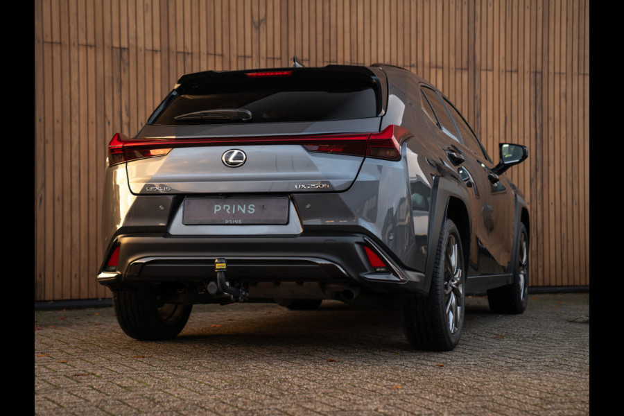Lexus UX 250h F Sport Design | Leder | Camera | Trekhaak | Stoelverwarming | Adapt. cruise
