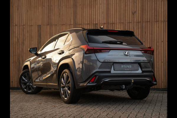 Lexus UX 250h F Sport Design | Leder | Camera | Trekhaak | Stoelverwarming | Adapt. cruise