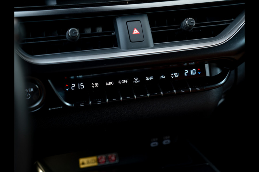 Lexus UX 250h F Sport Design | Leder | Camera | Trekhaak | Stoelverwarming | Adapt. cruise