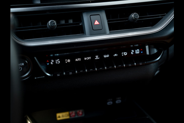 Lexus UX 250h F Sport Design | Leder | Camera | Trekhaak | Stoelverwarming | Adapt. cruise