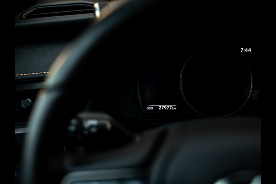 Lexus UX 250h F Sport Design | Leder | Camera | Trekhaak | Stoelverwarming | Adapt. cruise