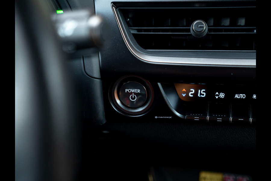 Lexus UX 250h F Sport Design | Leder | Camera | Trekhaak | Stoelverwarming | Adapt. cruise