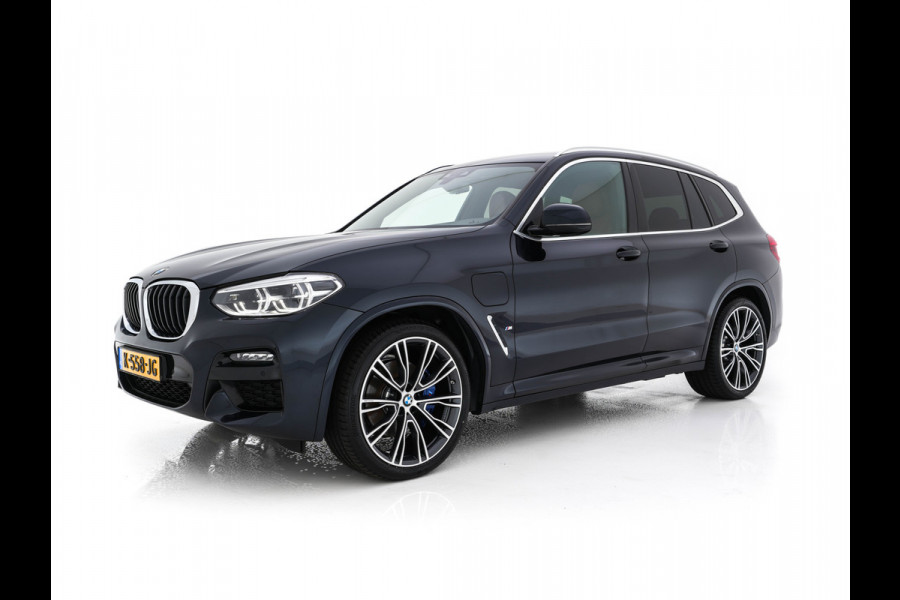 BMW X3 xDrive30e eDrive Edition M-Sportpack Plug-In (INCL-BTW) *LUXURY-LEATHER | FULL-LED | DIGI-COCKPIT | HIFI-SOUND | CARPLAY | DAB+ | HEATED-SPORTSEATS | AMBIENT-LIGHT | TOWBAR  | PRIVACY-GLASS | CARPLAY | SHIFT-PADDLES |  21''ALU* BMW X3 xDrive30e eDrive Edition M-Sportpack Plug-In (INCL-BTW) *LUXURY-LEATHER | FULL-LED | DIGI-COCKPIT | HIFI-SOUND | CARPLAY | DAB+ | HEATED-SPORTSEATS | AMBIENT-LIGHT | TOWBAR  | PRIVACY-GLASS | CARPLAY | SHIFT-PADDLES |  21''ALU*