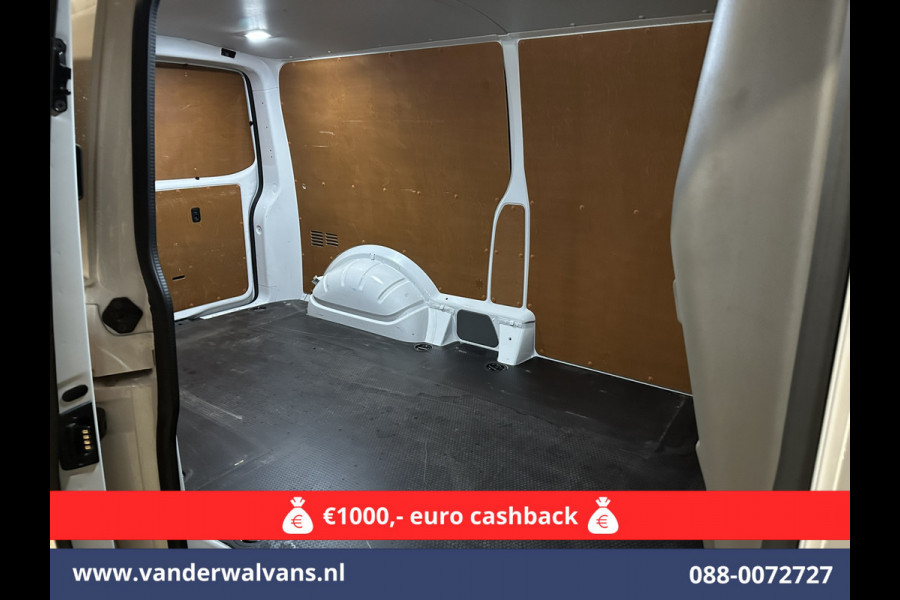 Volkswagen Transporter 2.0 TDI 150pk L2H1 Euro6 Airco | 2500kg Trekhaak | Apple Carplay | Android Auto Parkeersensoren, Cruisecontrol