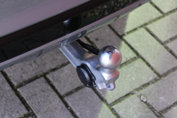 Ford Kuga 2.5 PHEV ST-Line 243pk | Driver Assistance Pack | Winterpack | Trekhaak Wegklapbaar | All Season banden | 2.100kg Trekgewicht