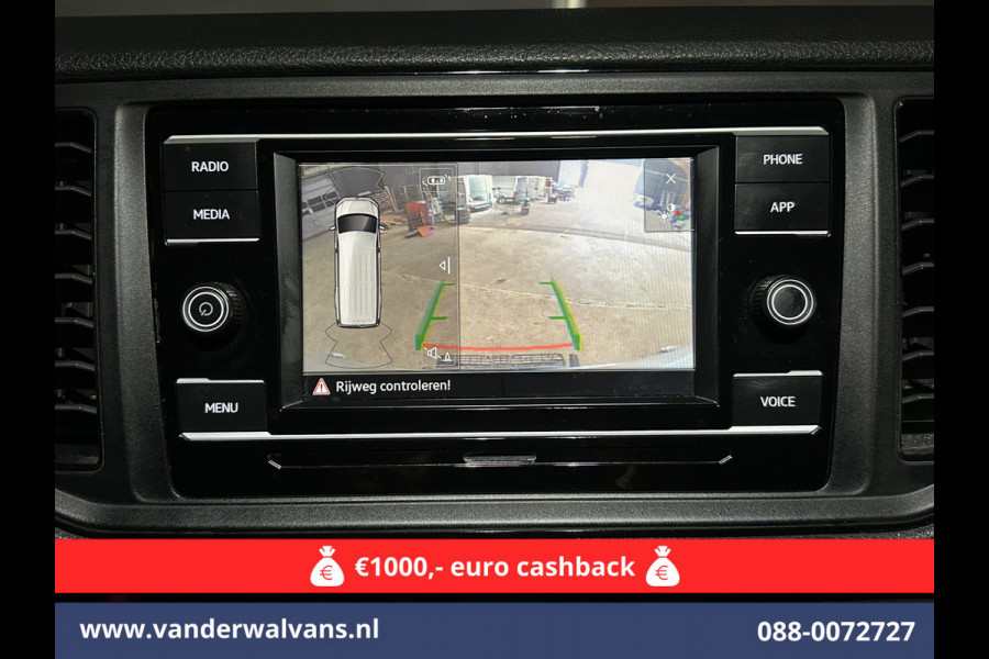 Volkswagen Crafter 2.0 TDI 141pk L3H3 L2H2 Euro6 Airco | Camera | Apple Carplay | Cruisecontrol Android Auto, Parkeersensoren, Bijrijdersbank, 3000kg Trekvermogen, zilver Volkswagen Crafter 2.0 TDI 141pk L3H3 L2H2 Euro6 Airco | Camera | Apple Carplay | Cruisecontrol Android Auto, Parkeersensoren, Bijrijdersbank, 3000kg Trekvermogen, zilver