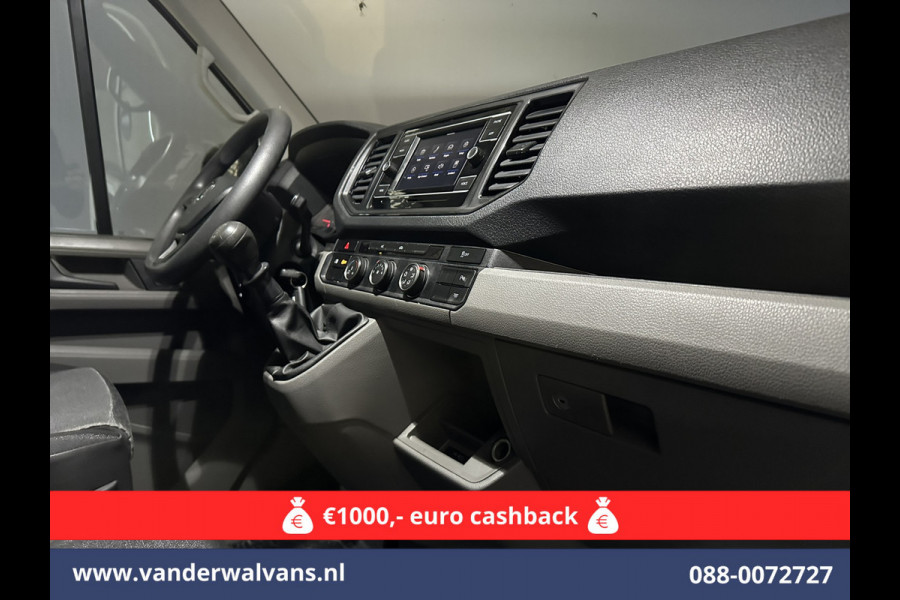 Volkswagen Crafter 2.0 TDI 141pk L3H3 L2H2 Euro6 Airco | Camera | Apple Carplay | Cruisecontrol Android Auto, Parkeersensoren, Bijrijdersbank, 3000kg Trekvermogen, zilver Volkswagen Crafter 2.0 TDI 141pk L3H3 L2H2 Euro6 Airco | Camera | Apple Carplay | Cruisecontrol Android Auto, Parkeersensoren, Bijrijdersbank, 3000kg Trekvermogen, zilver