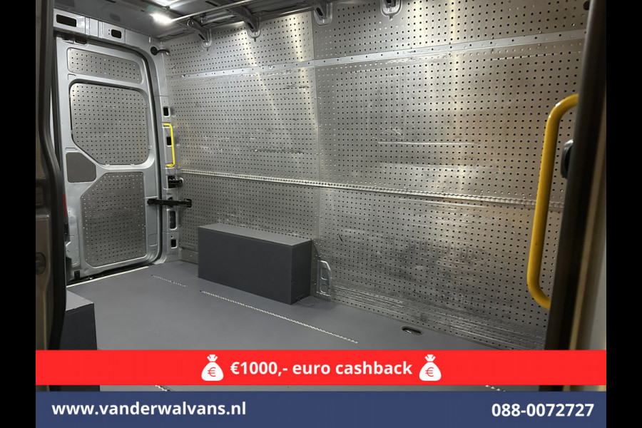 Volkswagen Crafter 2.0 TDI 141pk L3H3 L2H2 Euro6 Airco | Camera | Apple Carplay | Cruisecontrol Android Auto, Parkeersensoren, Bijrijdersbank, 3000kg Trekvermogen, zilver Volkswagen Crafter 2.0 TDI 141pk L3H3 L2H2 Euro6 Airco | Camera | Apple Carplay | Cruisecontrol Android Auto, Parkeersensoren, Bijrijdersbank, 3000kg Trekvermogen, zilver