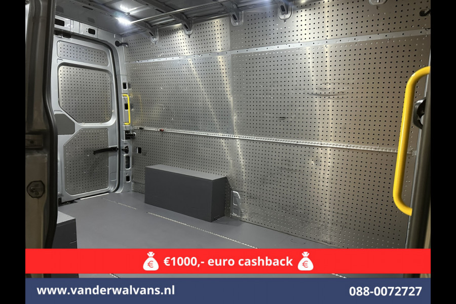 Volkswagen Crafter 2.0 TDI 140pk L3H3 L2H2 Euro6 *Rijklaar Direct Rijden* Airco | Camera | Apple Carplay | Cruisecontrol Parkeersensoren, Android Auto, Chauffeursstoel, Bijrijdersbank, 3000kg trekvermogen, zilver Volkswagen Crafter 2.0 TDI 140pk L3H3 L2H2 Euro6 *Rijklaar Direct Rijden* Airco | Camera | Apple Carplay | Cruisecontrol Parkeersensoren, Android Auto, Chauffeursstoel, Bijrijdersbank, 3000kg trekvermogen, zilver