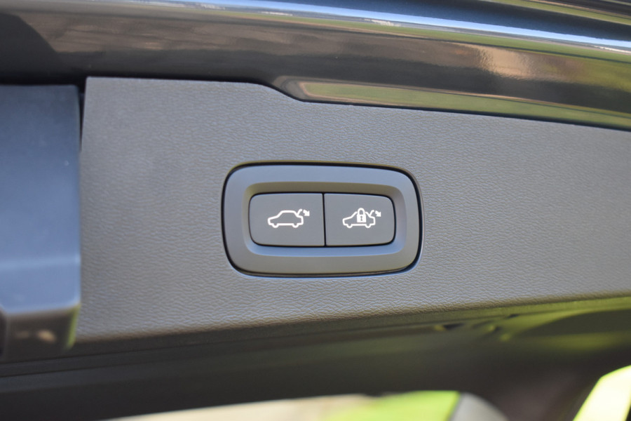 Volvo V60 T6 AWD 350PK Plug-in Hybrid Plus Dark | 360 Camera | H&K | BLIS | ACC | Stoelverwarming | Leder | Volvo V60 T6 AWD 350PK Plug-in Hybrid Plus Dark | 360 Camera | H&K | BLIS | ACC | Stoelverwarming | Leder |