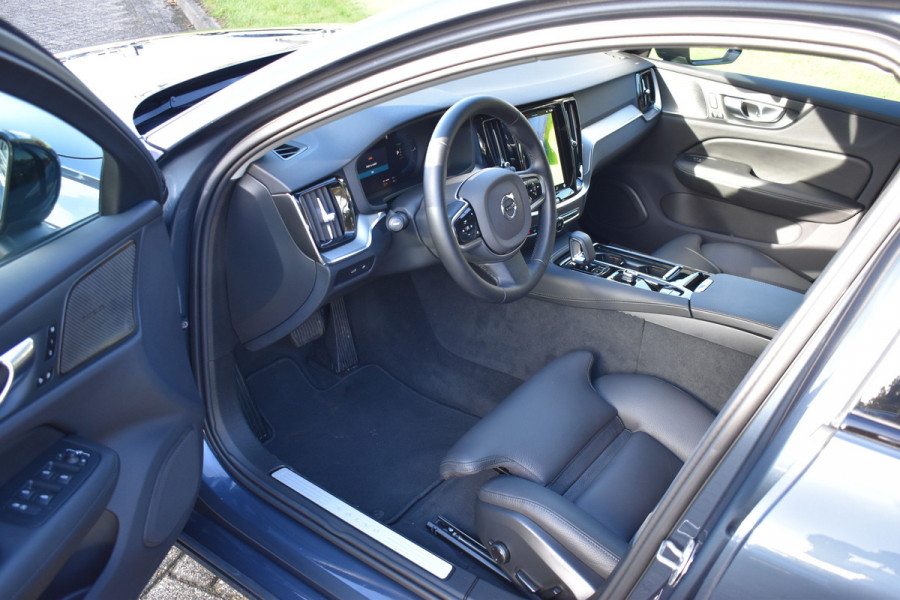 Volvo V60 T6 AWD 350PK Plug-in Hybrid Plus Dark | 360 Camera | H&K | BLIS | ACC | Stoelverwarming | Leder | Volvo V60 T6 AWD 350PK Plug-in Hybrid Plus Dark | 360 Camera | H&K | BLIS | ACC | Stoelverwarming | Leder |