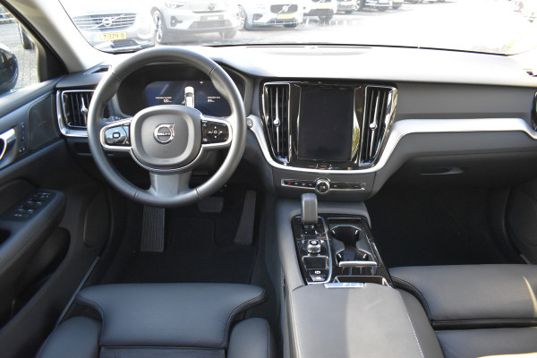 Volvo V60 T6 AWD 350PK Plug-in Hybrid Plus Dark | 360 Camera | H&K | BLIS | ACC | Stoelverwarming | Leder | Volvo V60 T6 AWD 350PK Plug-in Hybrid Plus Dark | 360 Camera | H&K | BLIS | ACC | Stoelverwarming | Leder |