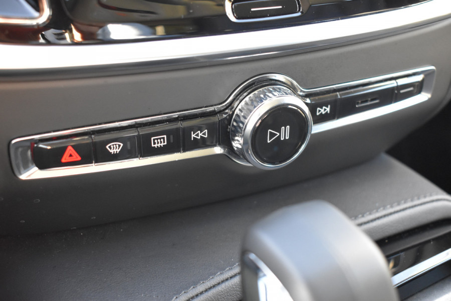 Volvo V60 T6 AWD 350PK Plug-in Hybrid Plus Dark | 360 Camera | H&K | BLIS | ACC | Stoelverwarming | Leder | Volvo V60 T6 AWD 350PK Plug-in Hybrid Plus Dark | 360 Camera | H&K | BLIS | ACC | Stoelverwarming | Leder |