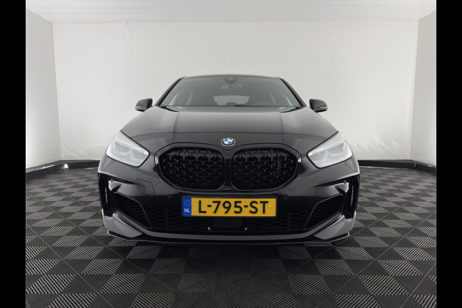 BMW 1-serie M135i xDrive M-Sportpack High Executive Aut. *ALCANTARA-MICROFIBRE | FULL-LED | HEATED-SPORTSEATS | SHIFT-PADDLES | DIGI-COCKPIT | HEAD-UP | NAVI-FULLMAP | DAB+ | PRIVACY-GLASS | AMBIENT-LIGHT | CARBON-INLAY | CARPLAY | 19''ALU*