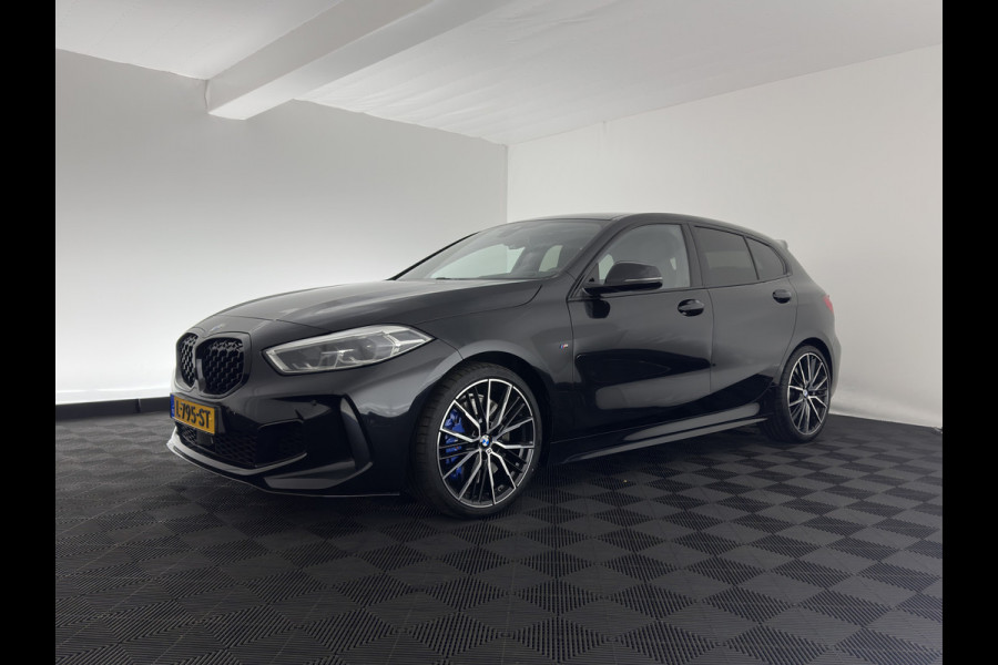 BMW 1-serie M135i xDrive M-Sportpack High Executive Aut. *ALCANTARA-MICROFIBRE | FULL-LED | HEATED-SPORTSEATS | SHIFT-PADDLES | DIGI-COCKPIT | HEAD-UP | NAVI-FULLMAP | DAB+ | PRIVACY-GLASS | AMBIENT-LIGHT | CARBON-INLAY | CARPLAY | 19''ALU*