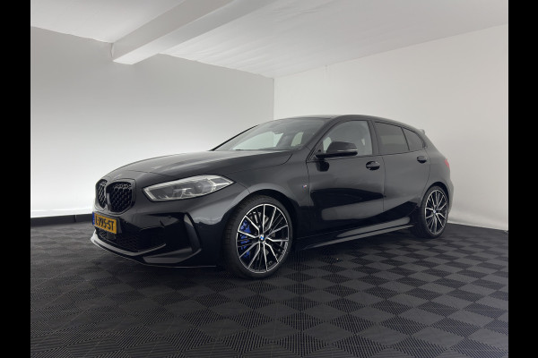 BMW 1-serie M135i xDrive M-Sportpack High Executive Aut. *ALCANTARA-MICROFIBRE | FULL-LED | HEATED-SPORTSEATS | SHIFT-PADDLES | DIGI-COCKPIT | HEAD-UP | NAVI-FULLMAP | DAB+ | PRIVACY-GLASS | AMBIENT-LIGHT | CARBON-INLAY | CARPLAY | 19''ALU*