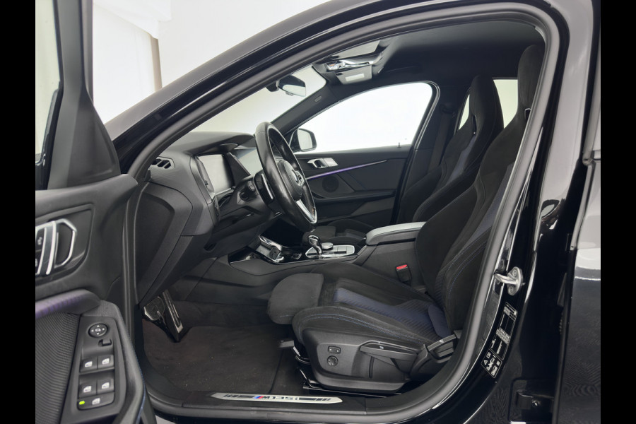 BMW 1-serie M135i xDrive M-Sportpack High Executive Aut. *ALCANTARA-MICROFIBRE | FULL-LED | HEATED-SPORTSEATS | SHIFT-PADDLES | DIGI-COCKPIT | HEAD-UP | NAVI-FULLMAP | DAB+ | PRIVACY-GLASS | AMBIENT-LIGHT | CARBON-INLAY | CARPLAY | 19''ALU*