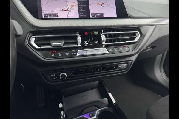 BMW 1-serie M135i xDrive M-Sportpack High Executive Aut. *ALCANTARA-MICROFIBRE | FULL-LED | HEATED-SPORTSEATS | SHIFT-PADDLES | DIGI-COCKPIT | HEAD-UP | NAVI-FULLMAP | DAB+ | PRIVACY-GLASS | AMBIENT-LIGHT | CARBON-INLAY | CARPLAY | 19''ALU*